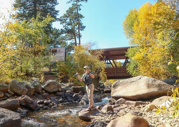 Castle Mountain Lodge