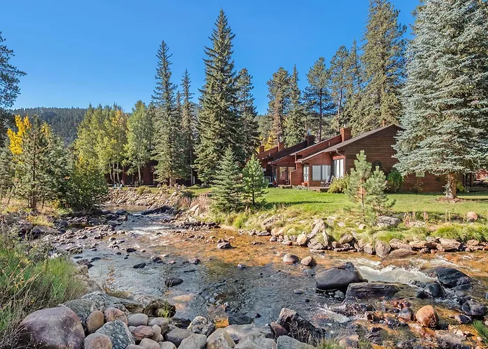 Boutique hotel only: Boulder Brook On Fall River